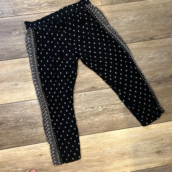 Old Navy Crop Pants - Picture 4 of 6